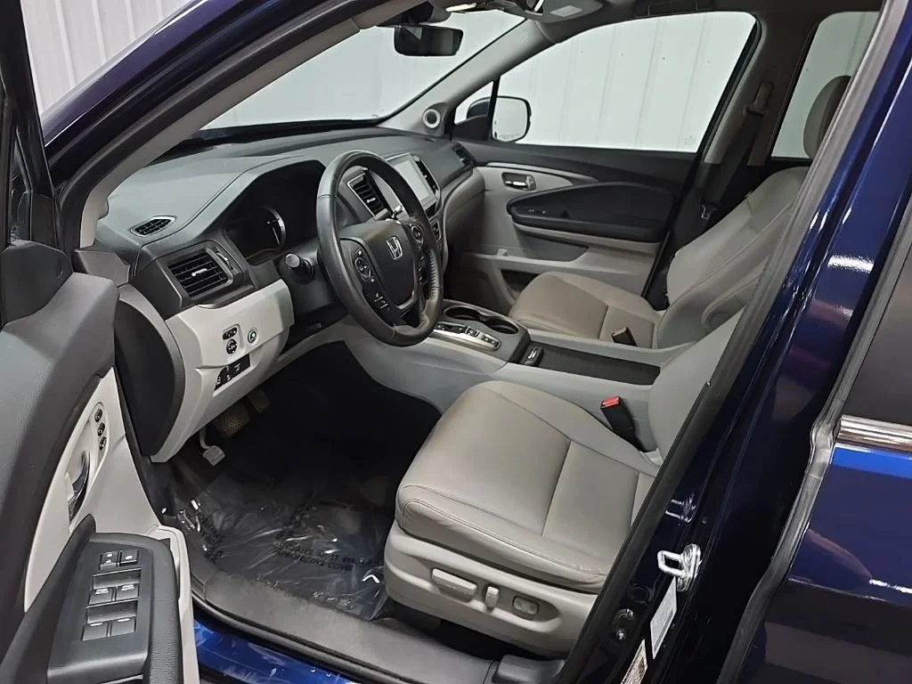 Used 2023  Honda RTL image 32