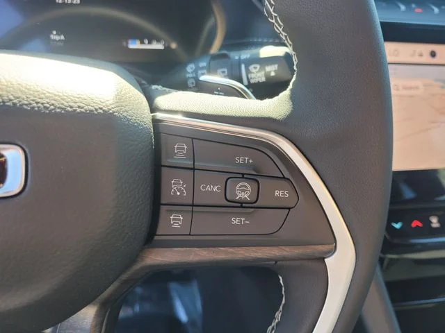 New 2026 Silver Zynith Exterior Paint Jeep Altitude image 29