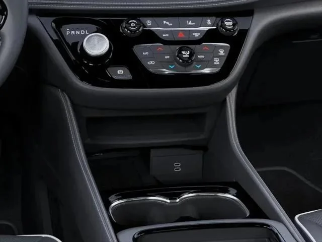 New 2026 Diamond Black Crystal Pearl-Coat Exterior Paint Chrysler Limited image 102