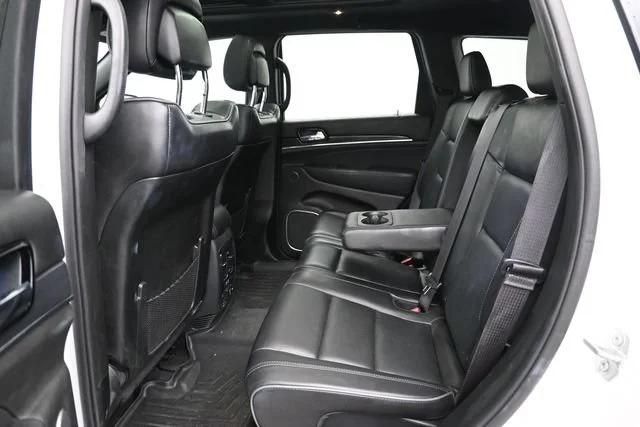 Used 2019 Ivory 3-coat Jeep Overland image 23