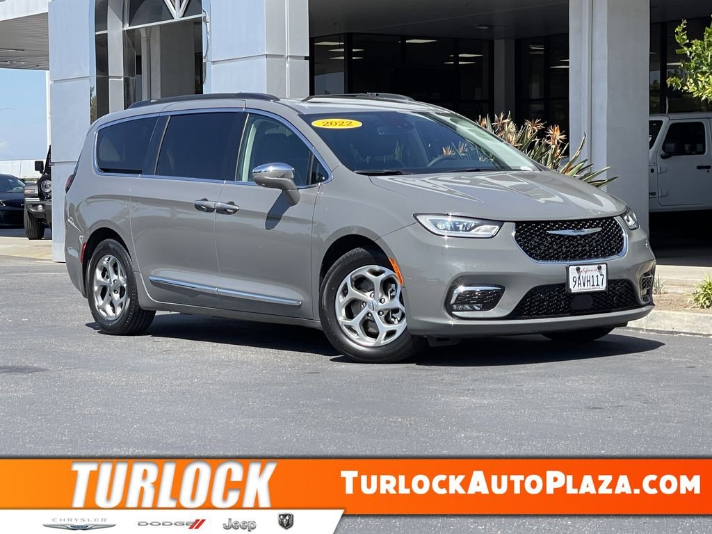 2022 Chrysler Pacifica Limited's photo
