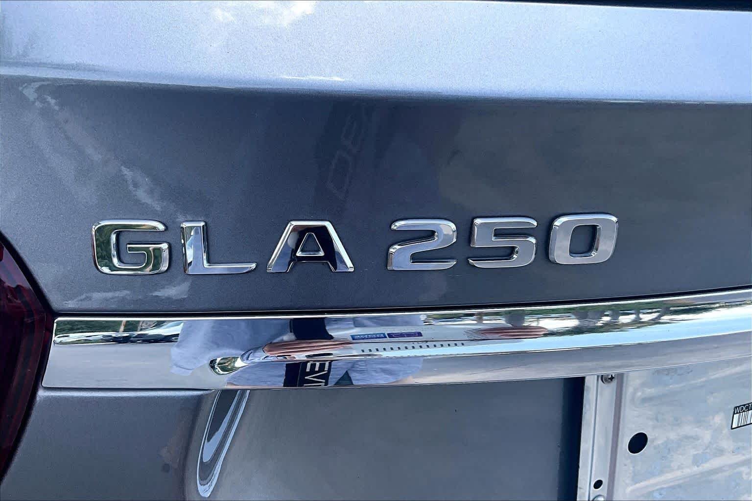 Used 2019 Mountain Grey Metallic Mercedes-Benz GLA 250 image 31