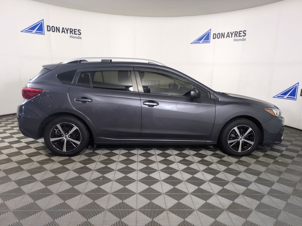 Used 2019 Gray Metallic Subaru 2.0i Premium image 6