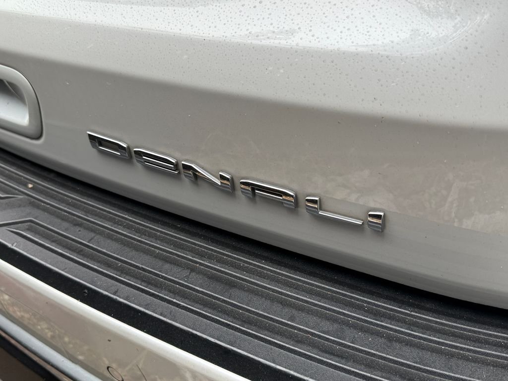 Used 2021 White GMC Denali image 6