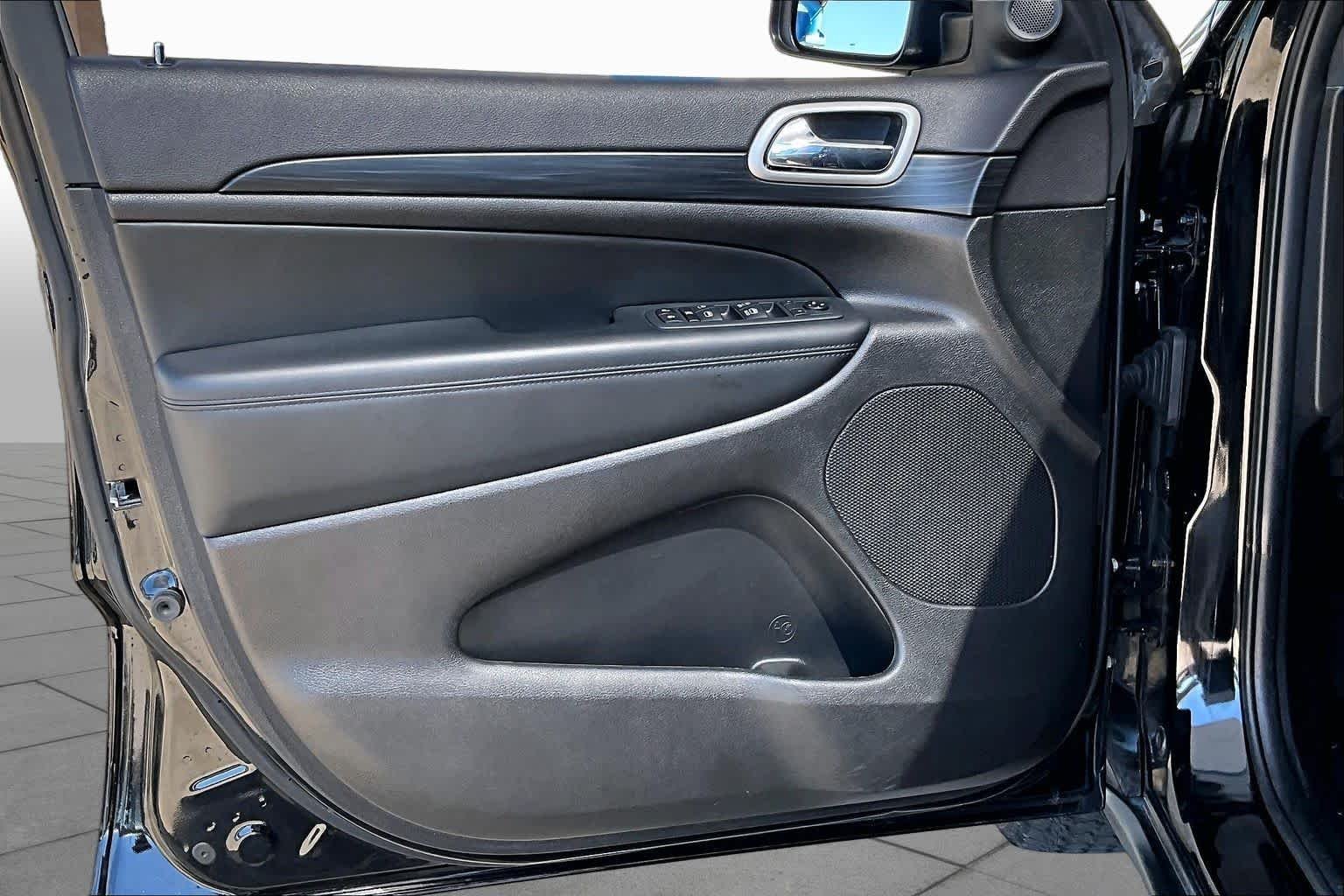 Used 2020 Diamond Black Crystal Pearlcoat Jeep North image 22