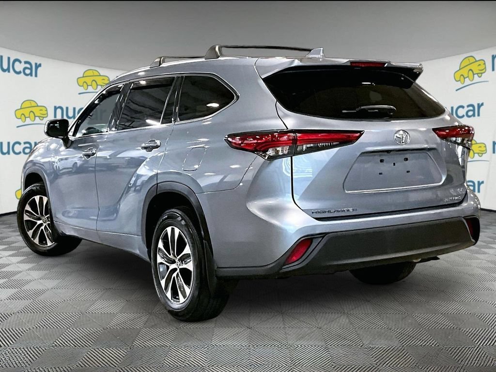 Used 2020 Moon Dust Toyota XLE image 4