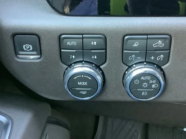 2026 GMC Sierra 3500HD SLT - Photo 21