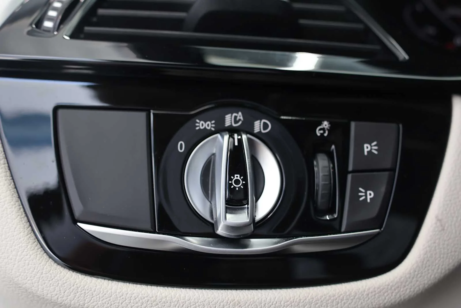 Used 2020 Dark Graphite Metallic BMW M550i xDrive image 23