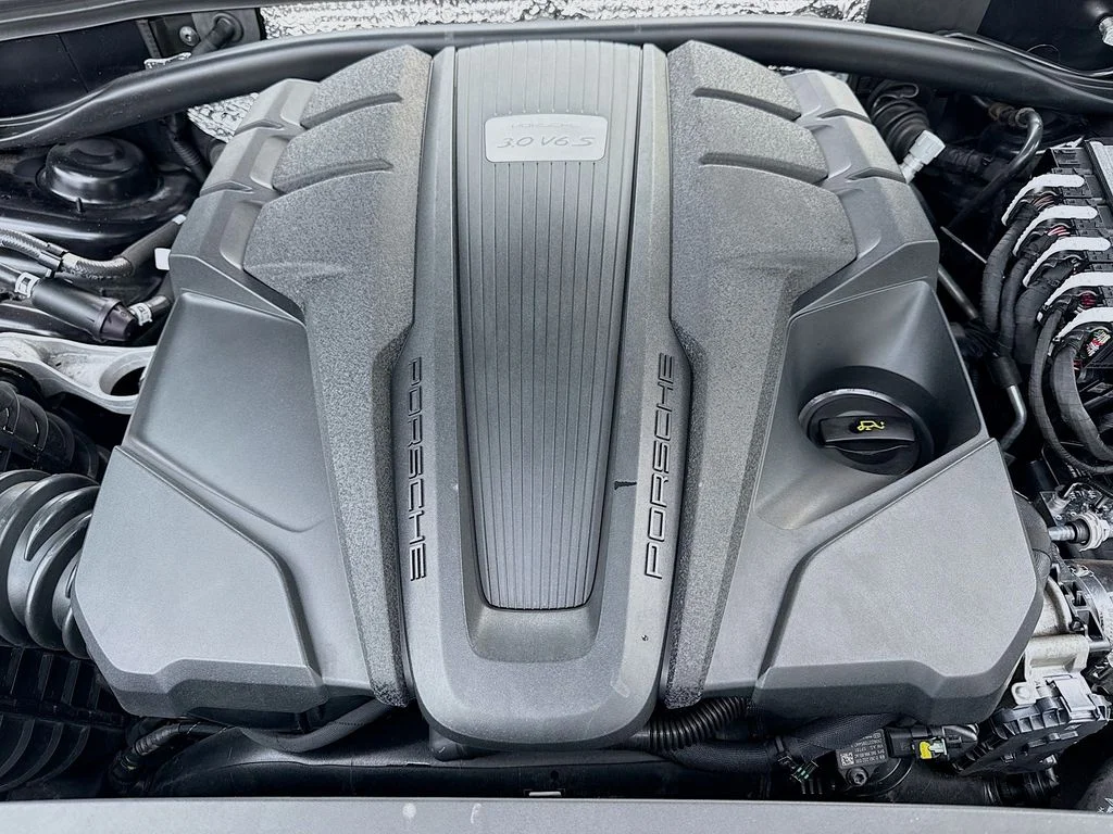 Used 2021  Porsche S image 33