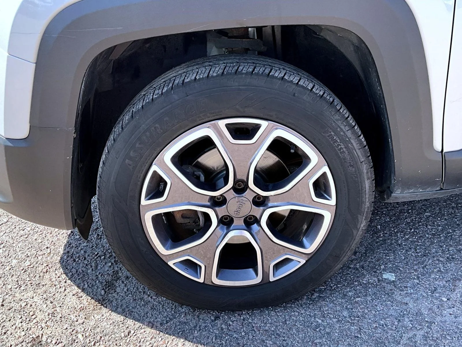 Used 2015 Silver Jeep Limited image 22
