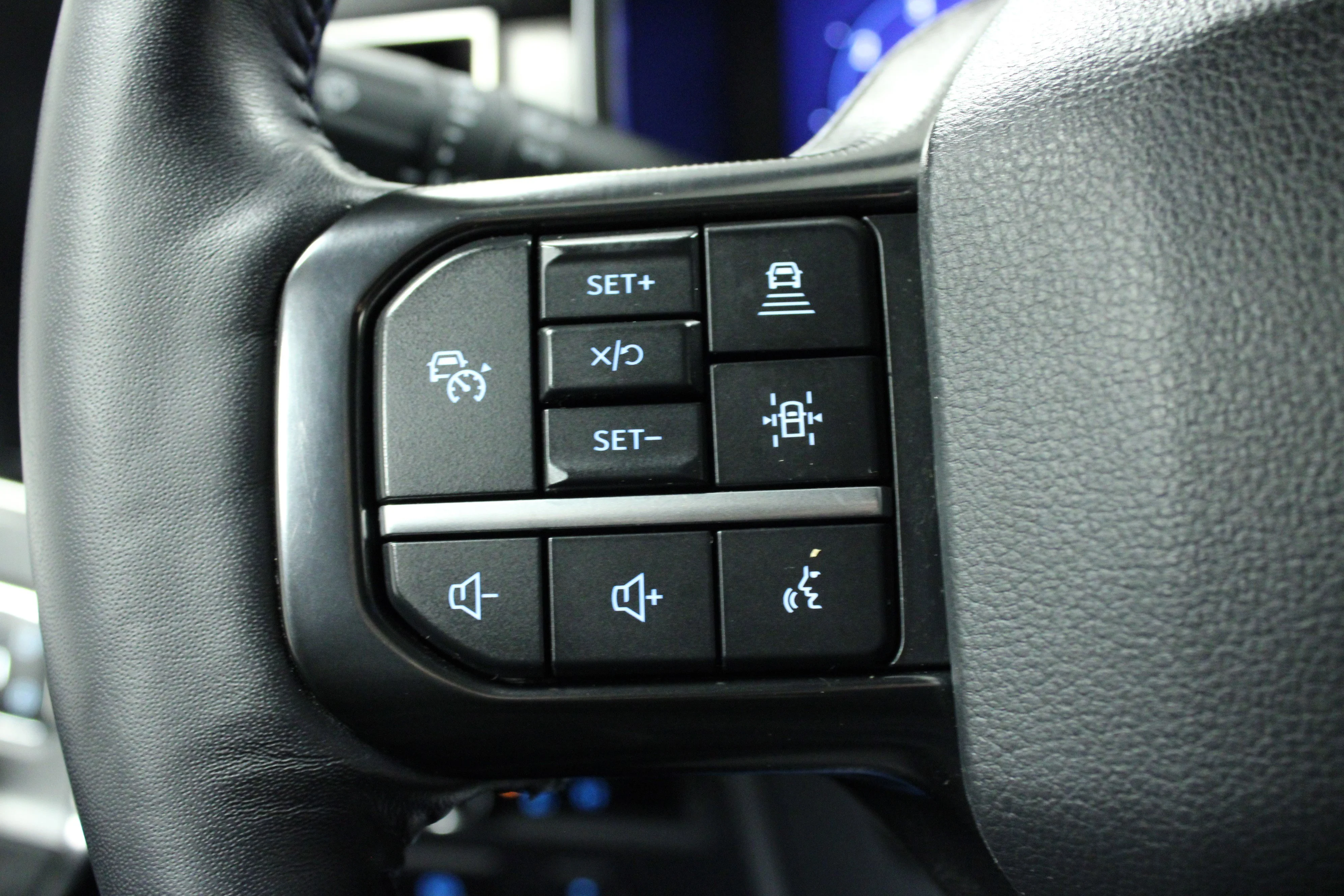 Used 2024 Star White Metallic Tri-Coat Ford Platinum image 22
