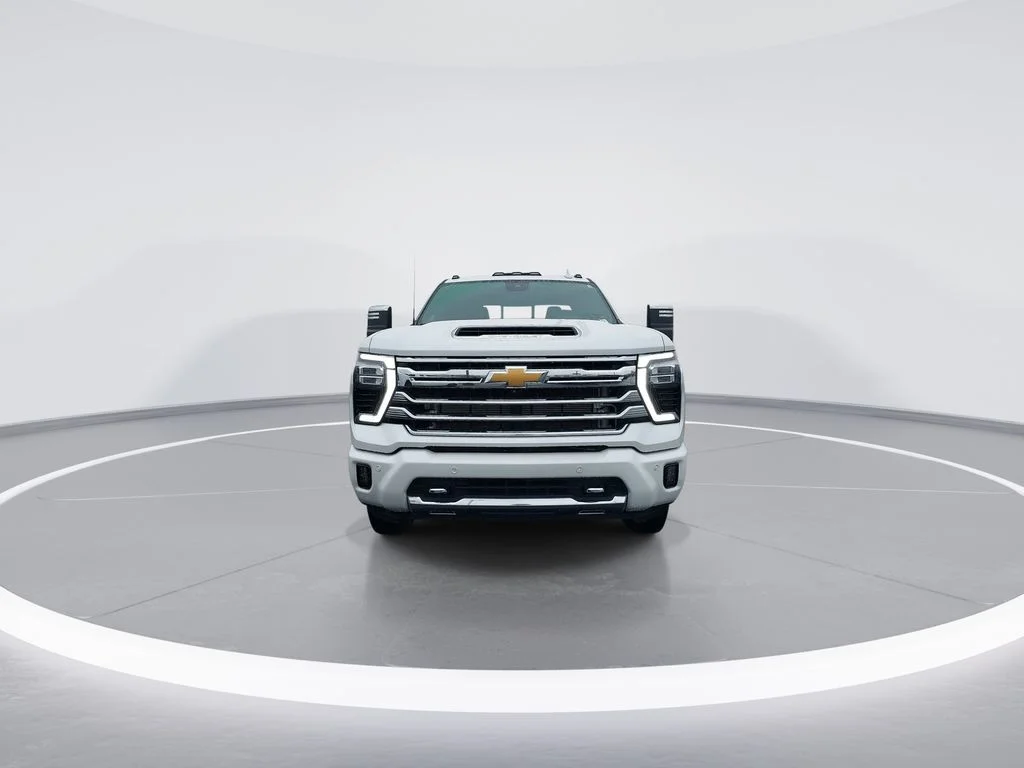 Used 2024 Beige Chevrolet High Country image 3