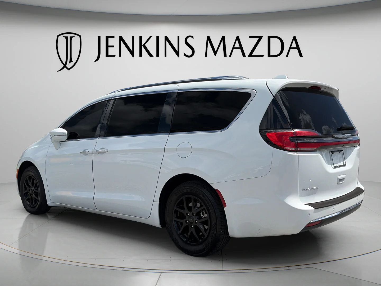 Used 2021 Bright White Clearcoat Chrysler Touring L image 5