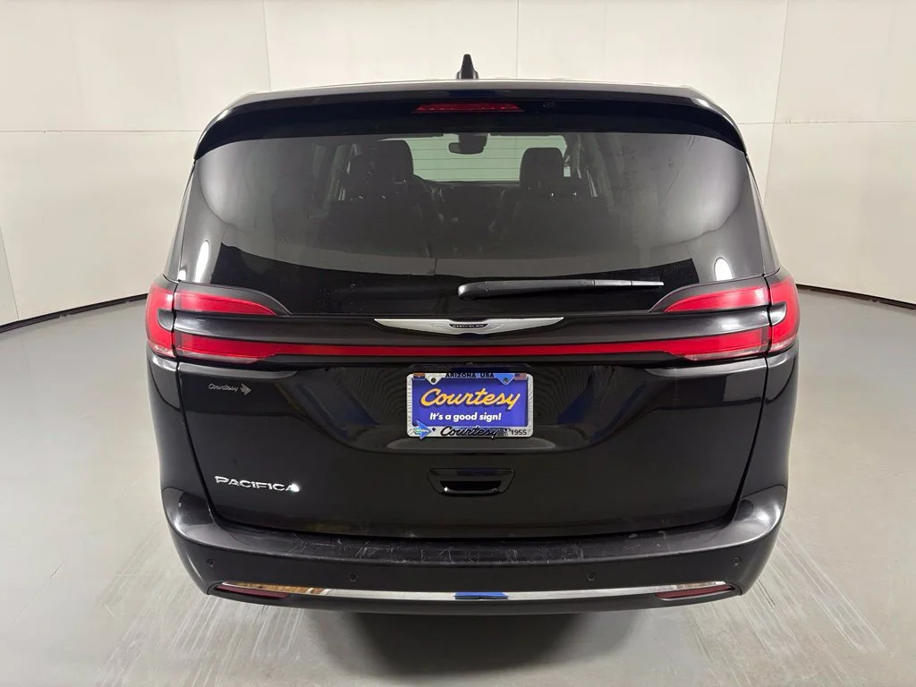 Used 2024 Black Chrysler Touring L image 6