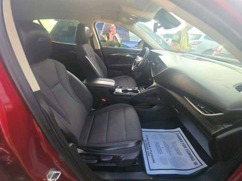 Used 2022  Buick Preferred image 8