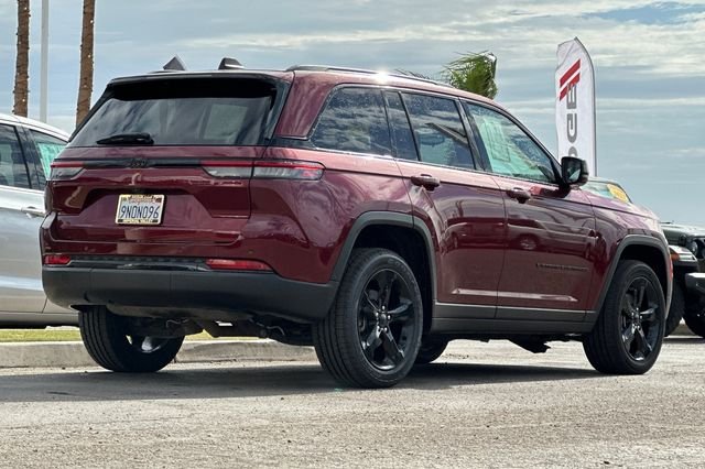 Used 2023 Red Jeep Altitude image 7