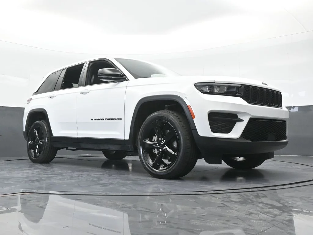 Used 2023 Bright White Clearcoat Jeep Altitude X image 61