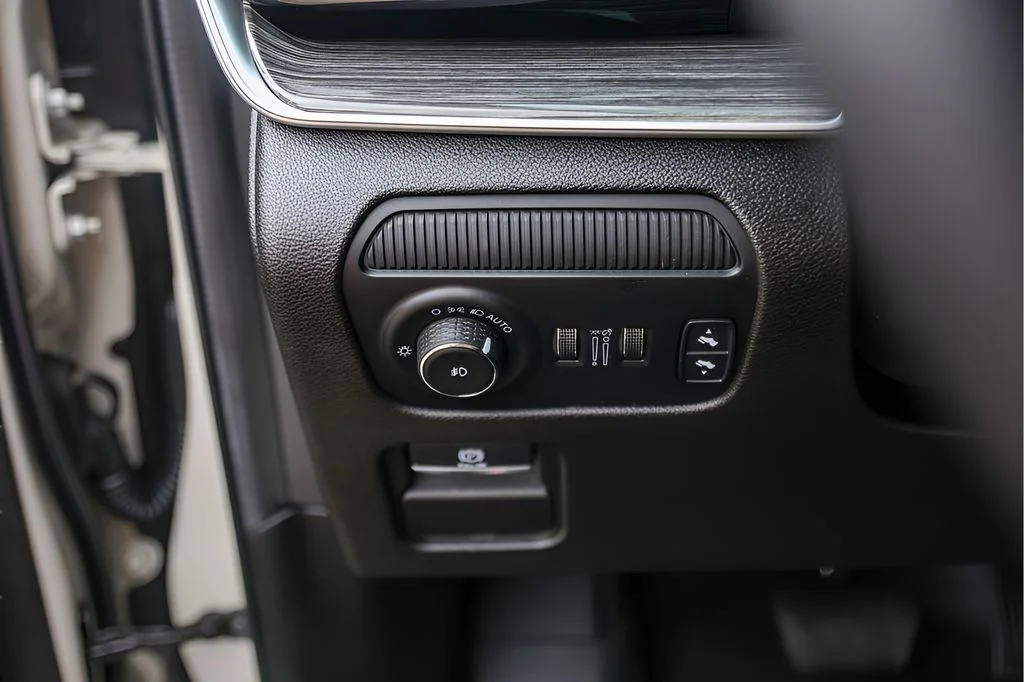 Used 2022 White Jeep Series III image 18