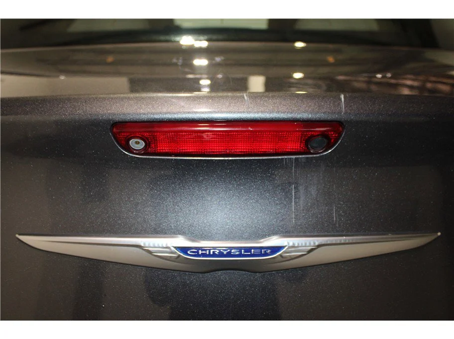 Used 2019 Granite Crystal Metallic Clearcoat Chrysler Touring image 16