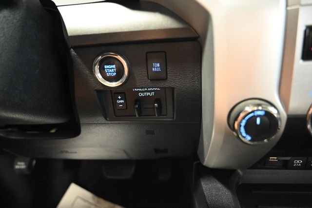 Used 2020 Black Toyota SR5 image 21