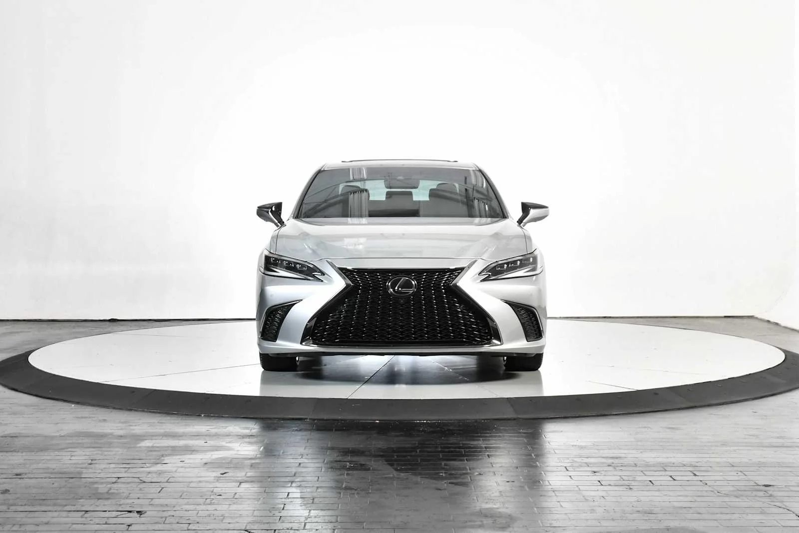 Used 2023 Iridium Lexus F SPORT Handling image 10