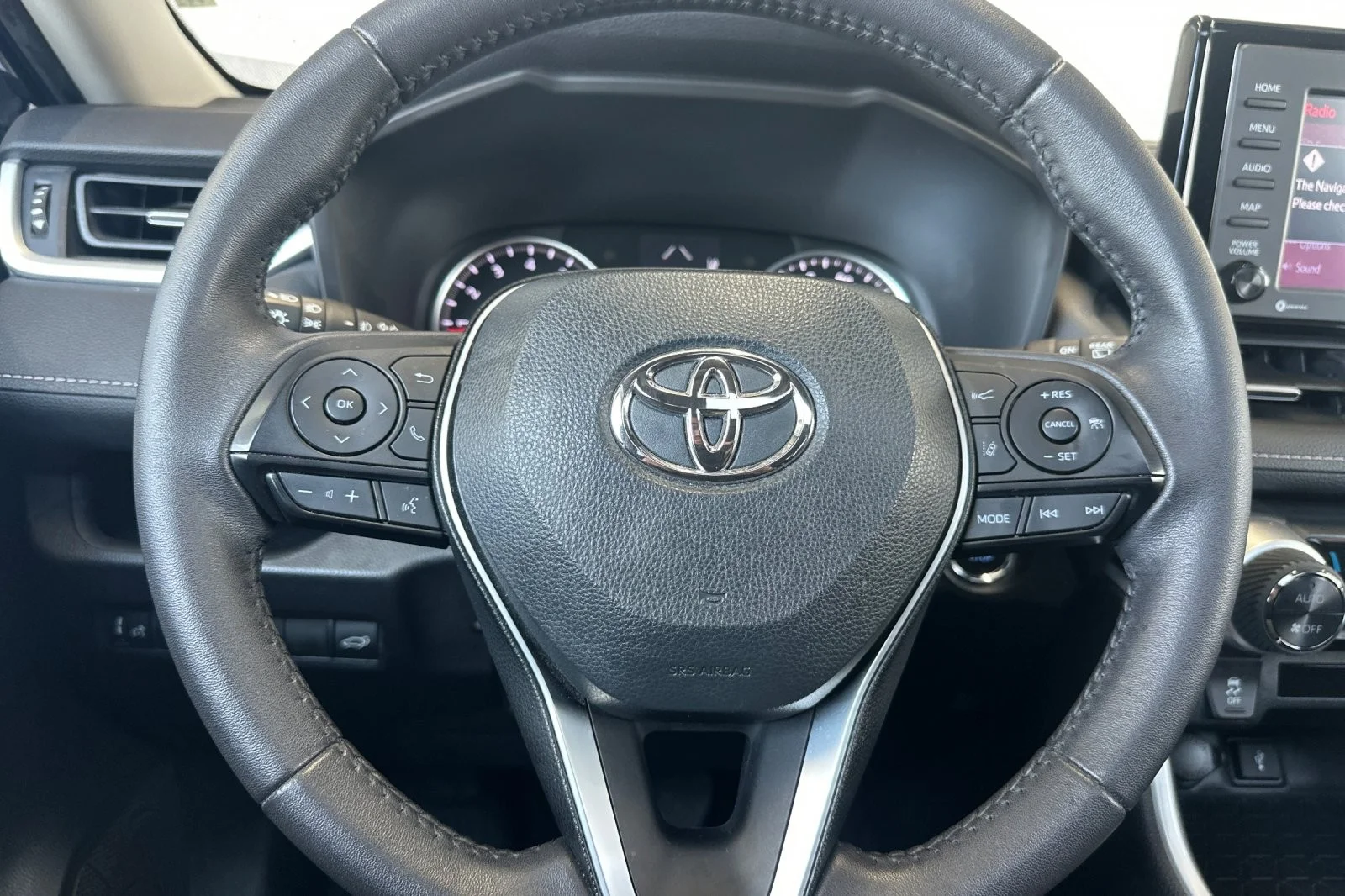 Certified Used 2022 MAGNETIC GRAY Toyota XLE Premium image 22