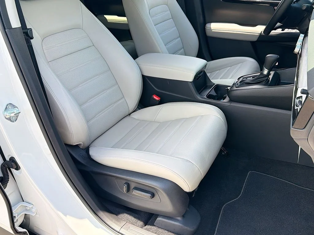 Used 2026 Platinum White Pearl Honda EX-L image 23