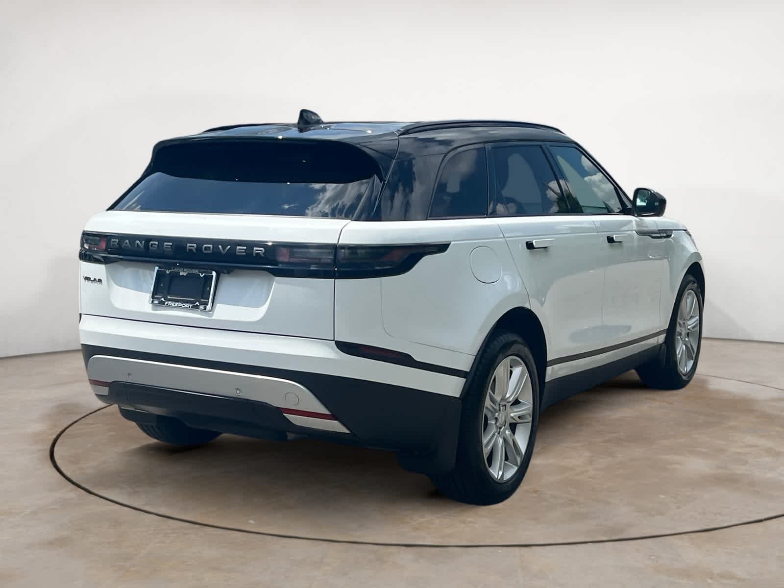 Certified Used 2026 Fuji White Land Rover S image 5