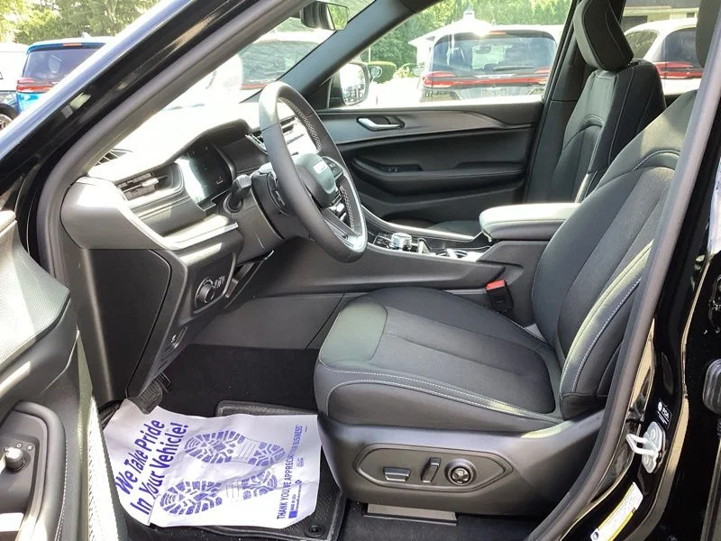 New 2027 High Gloss Black Jeep Laredo X image 26