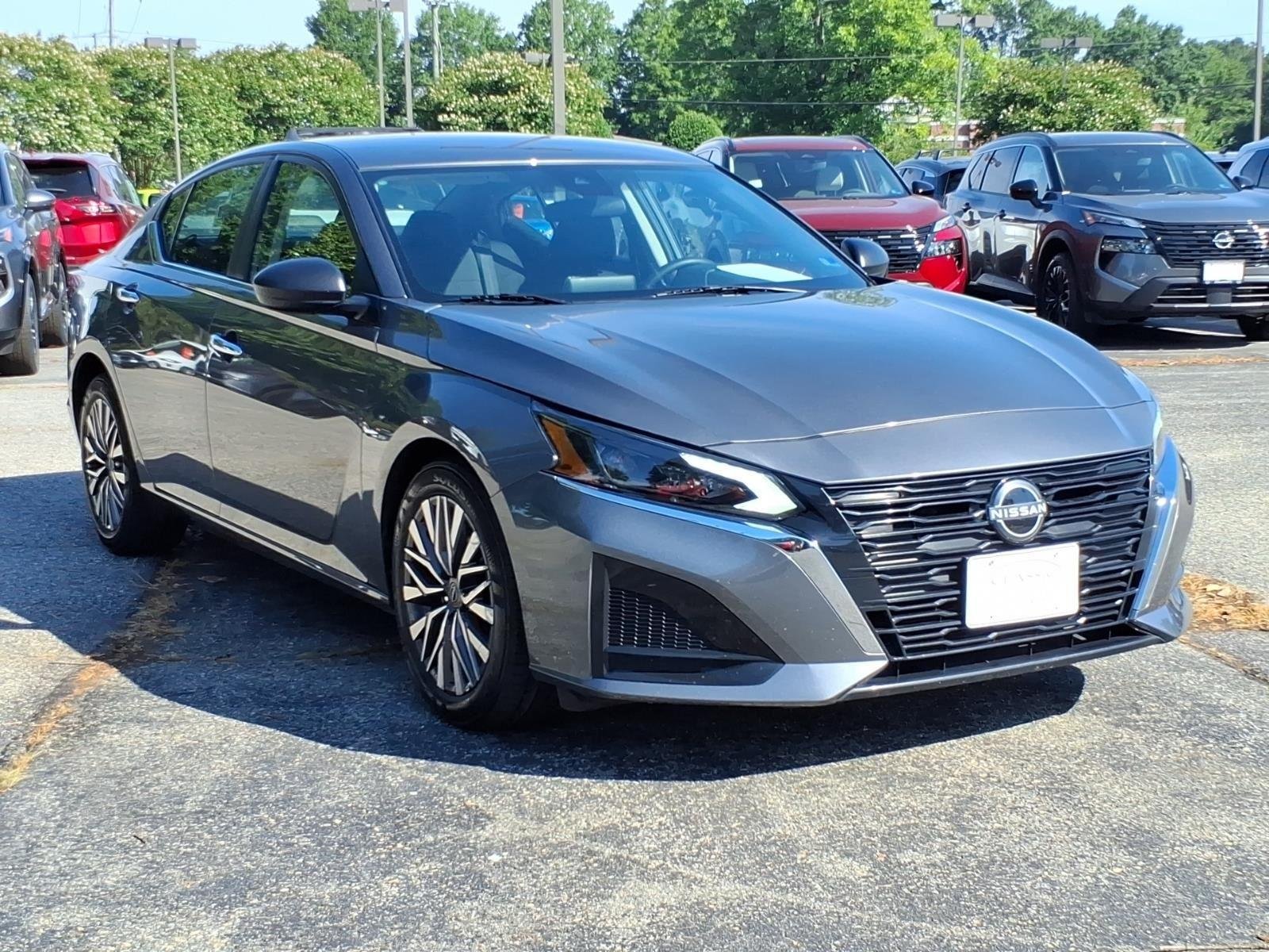 Used 2025 Gun Metallic Nissan SV image 5