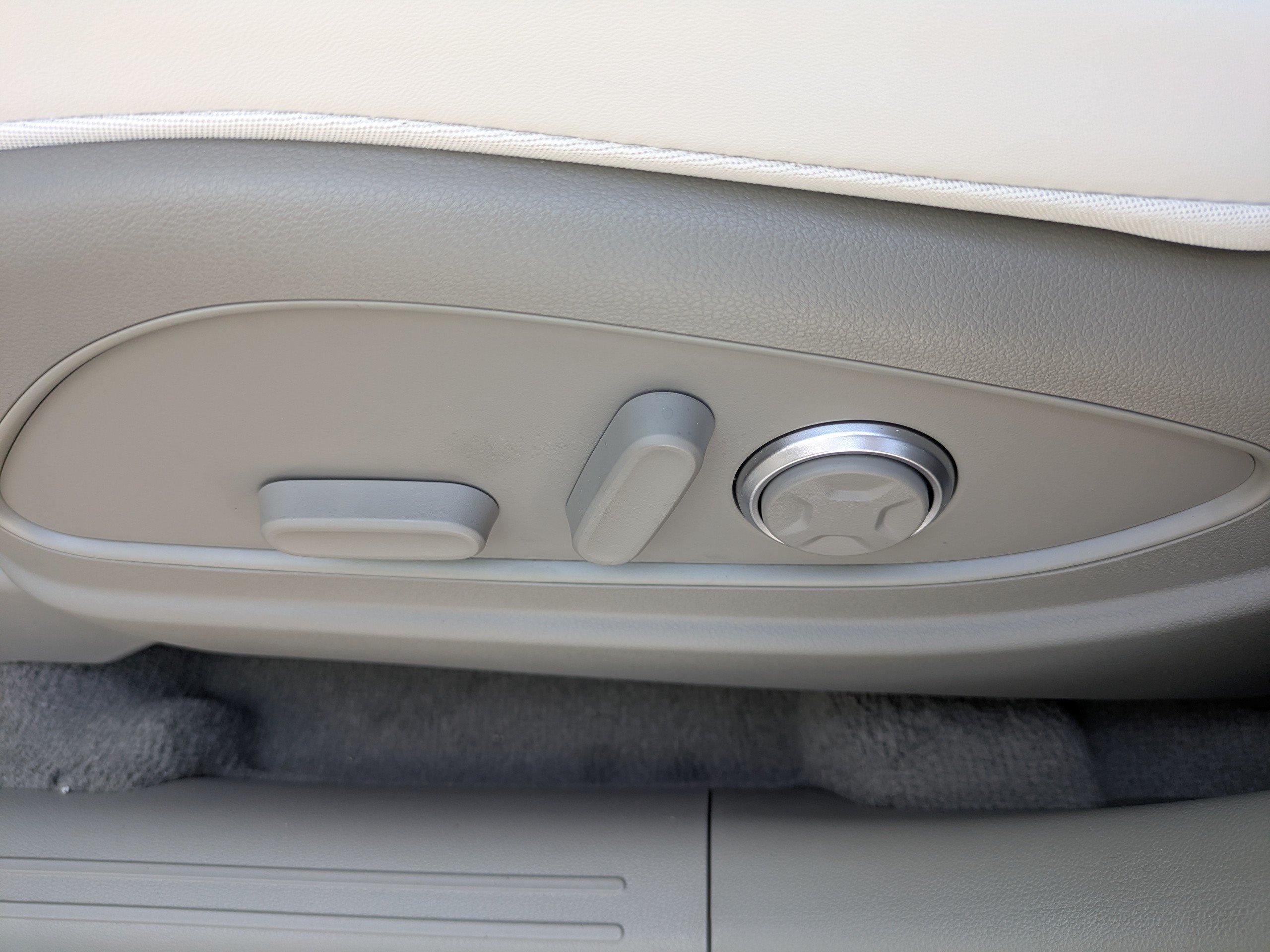New 2026 Creamy White Pearl Hyundai SEL Premium FWD image 19