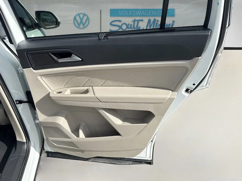 Used 2023 Pure White Volkswagen 3.6L V6 SE w/Technology image 31