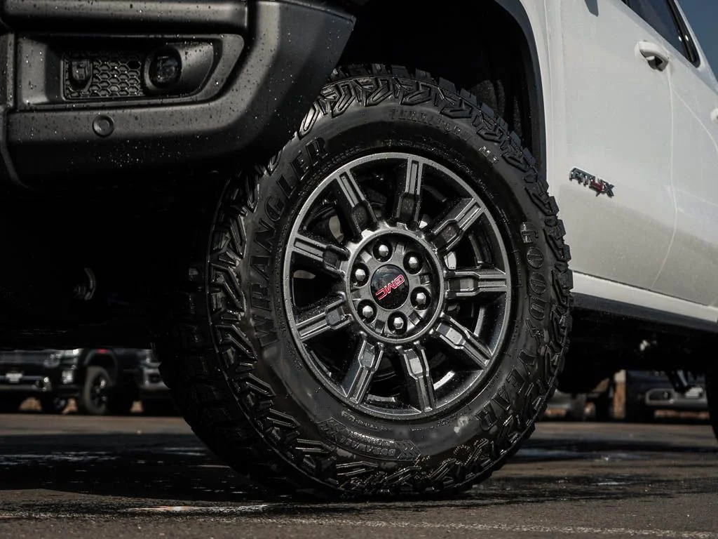 2026 GMC Sierra 1500 AT4X - Photo 6