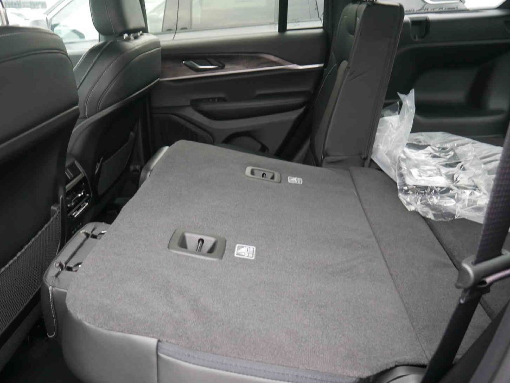 New 2026 Baltic Gray Metallic Clear-Coat Exterior Paint Jeep Laredo image 14