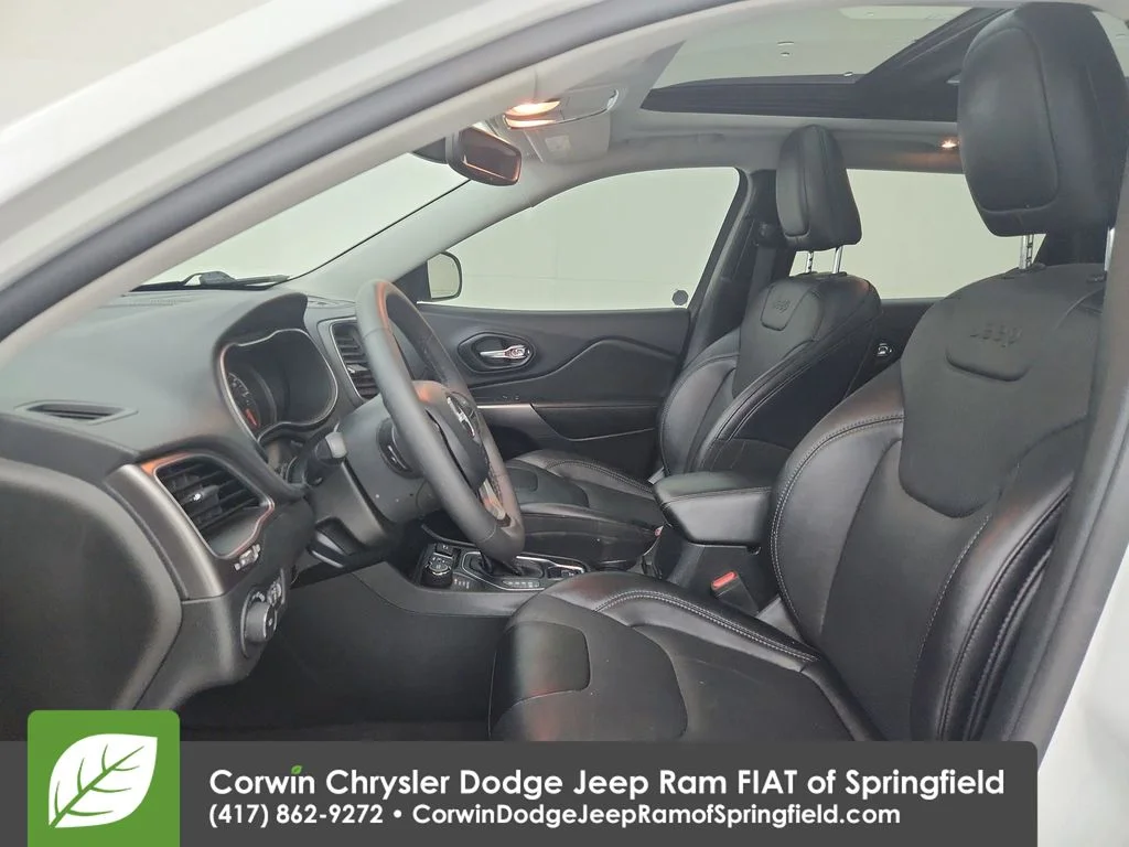 Certified Used 2022 White Jeep Latitude Lux image 18