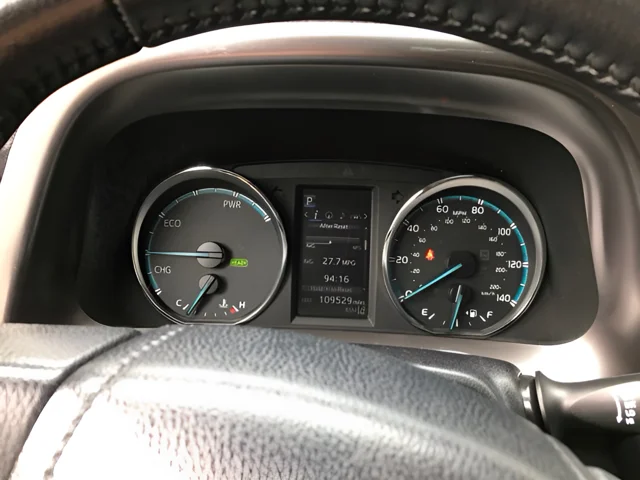 Used 2018 White Toyota SE image 15