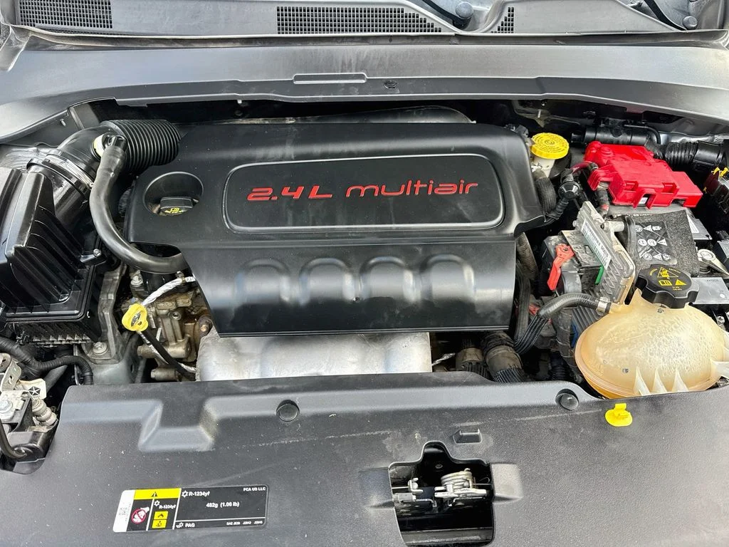 Used 2019 Silver Jeep Trailhawk image 36