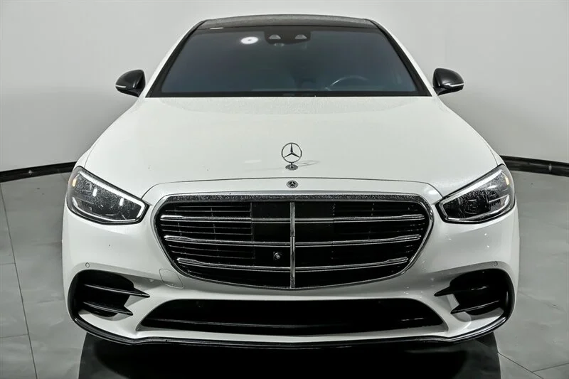 Used 2022 MANUFAKTUR Diamond White Metallic Mercedes-Benz S 580 4MATIC® image 4