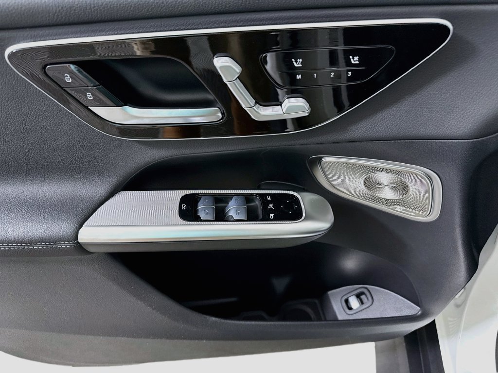 New 2027 Polar White Mercedes-Benz GLC 300 image 51