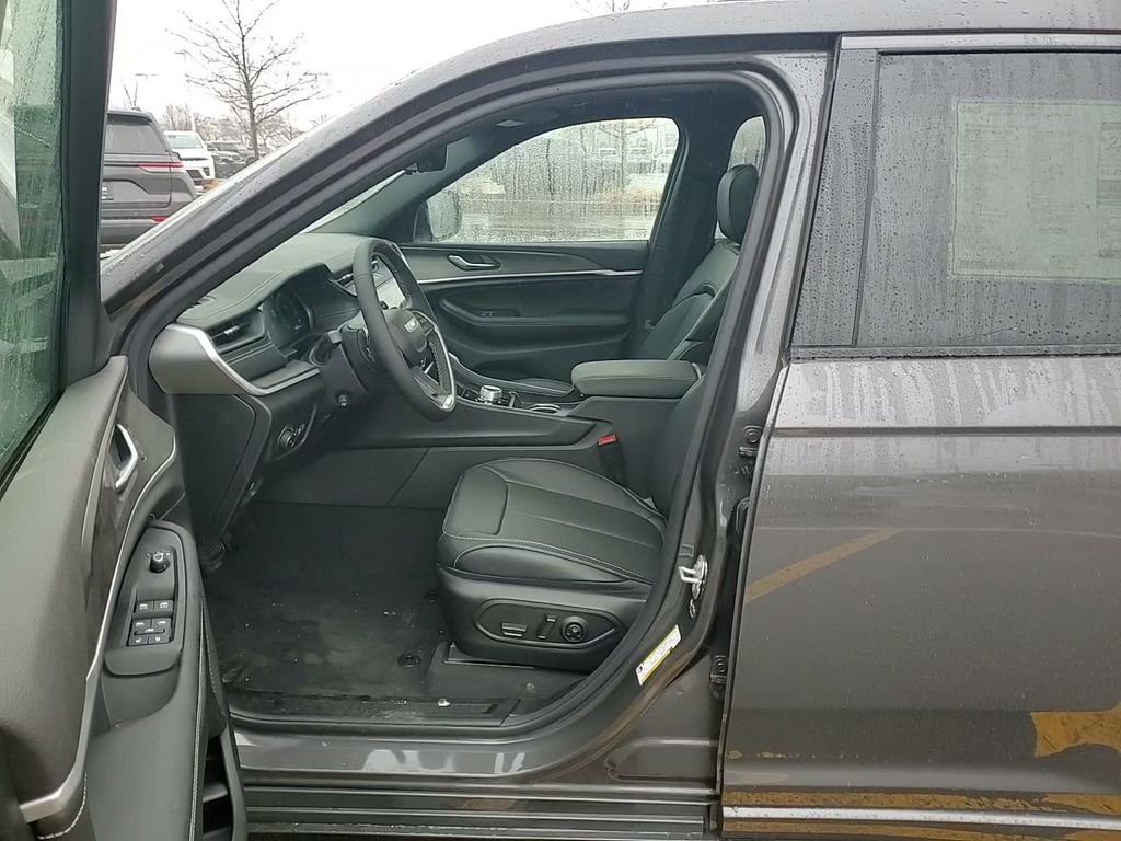 New 2026 Baltic Gray Metallic Clear-Coat Exterior Paint Jeep Limited image 13