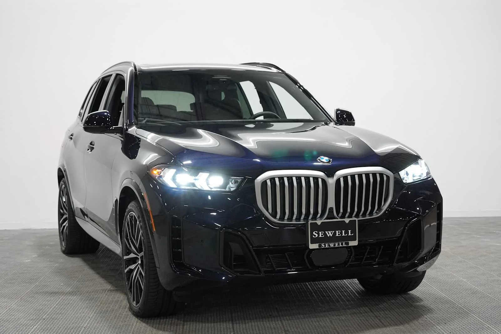 Certified Used 2026 Carbon Black Metallic BMW sDrive40i image 3