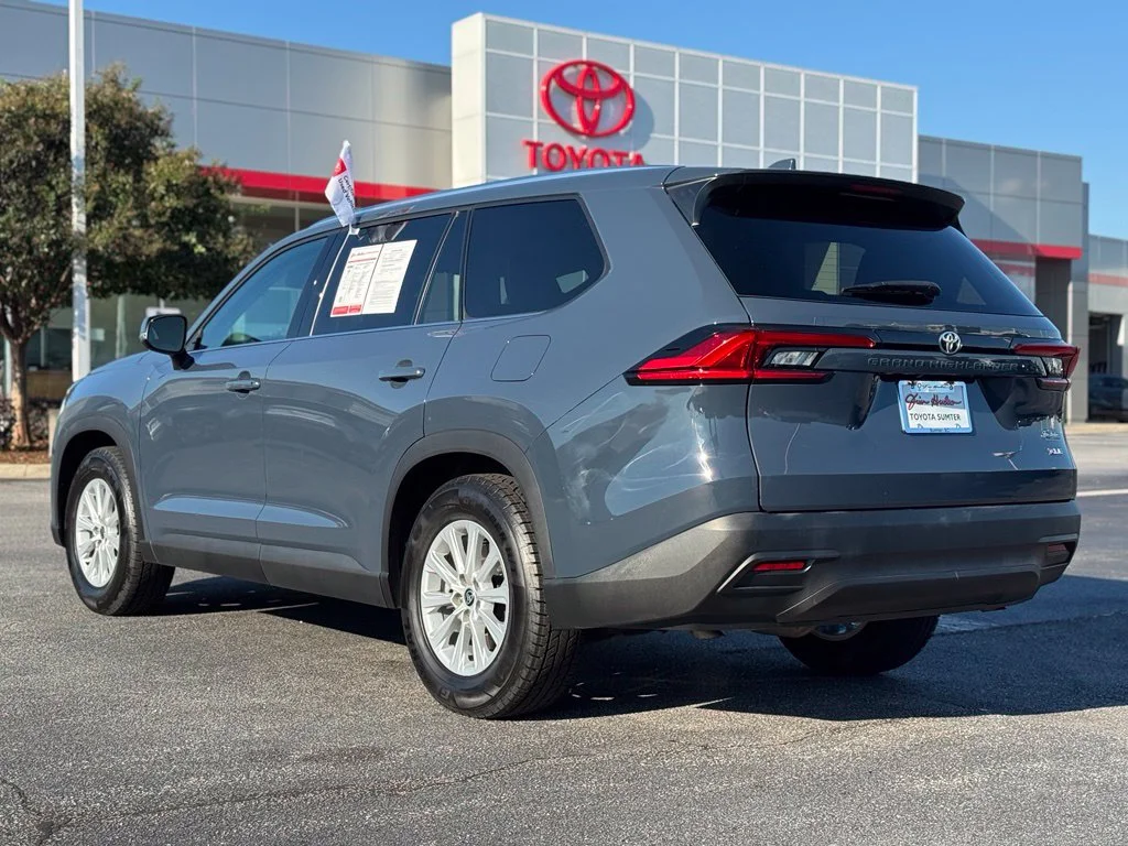 Used 2024 White Toyota XLE image 9