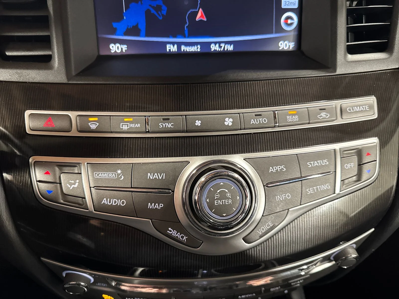 Used 2019 White INFINITI LUXE image 26