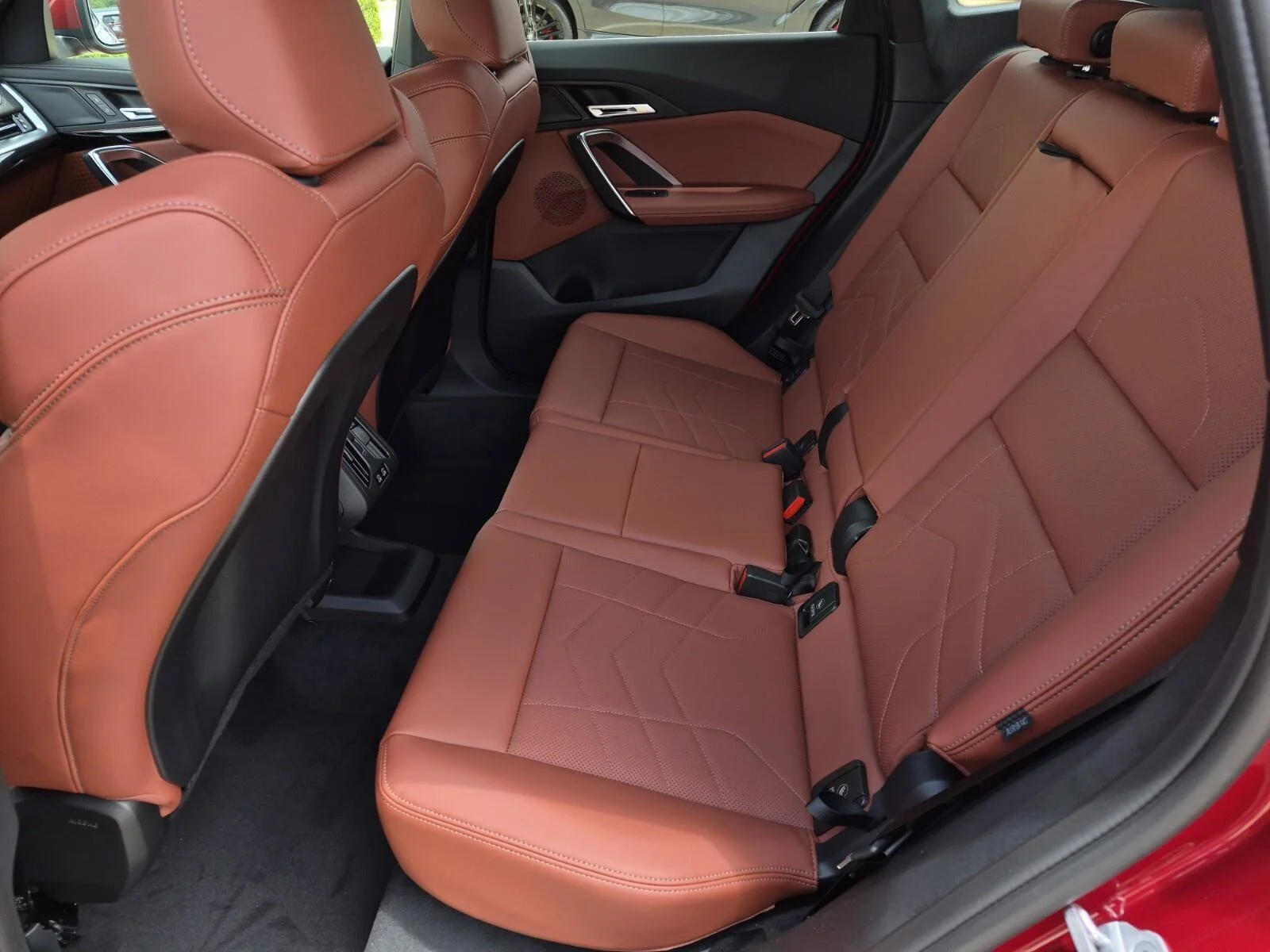 New 2026 Vegas Red Metallic BMW xDrive28i image 15