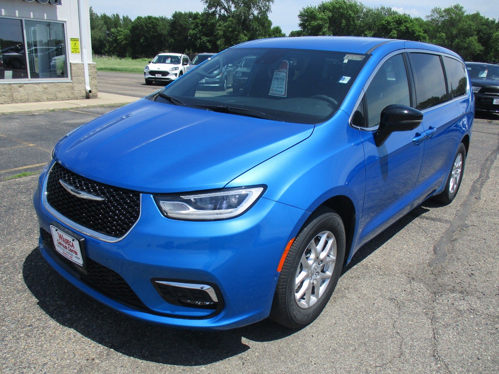 2026 Chrysler Pacifica Select's photo