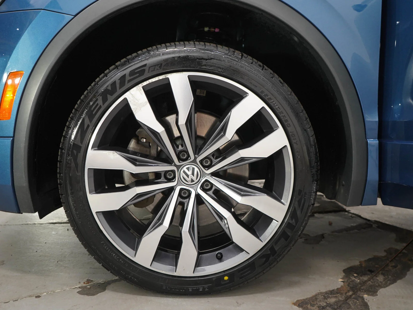 Used 2020 Blue Metallic Volkswagen 2.0T SEL Premium R-Line image 30