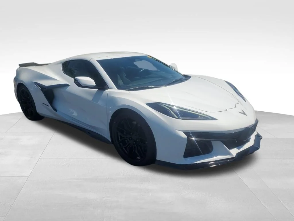 Used 2025 White Chevrolet Z06 image 7