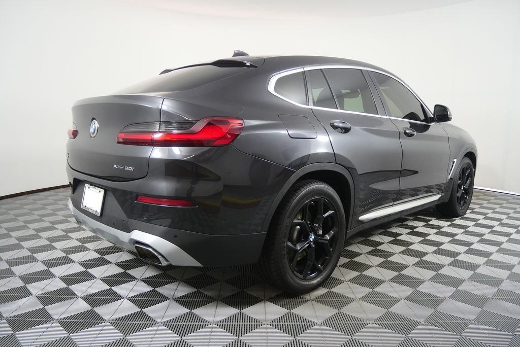 Used 2022 Dark Graphite Metallic BMW xDrive30i image 3