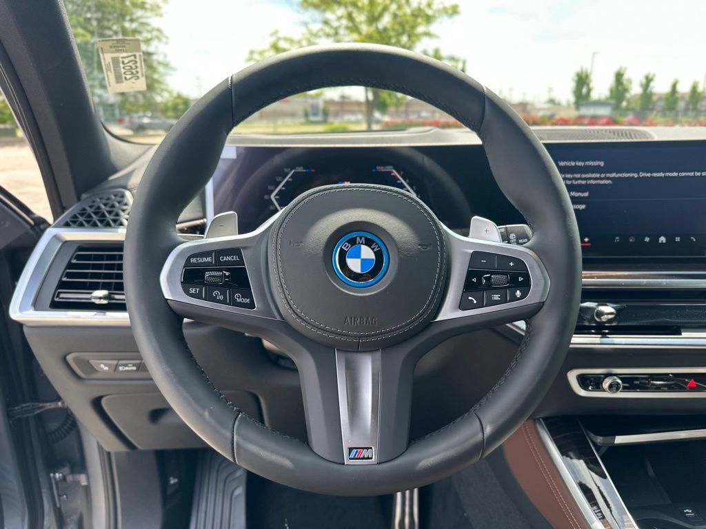New 2026 Skyscraper Grey Metallic BMW xDrive50e image 29