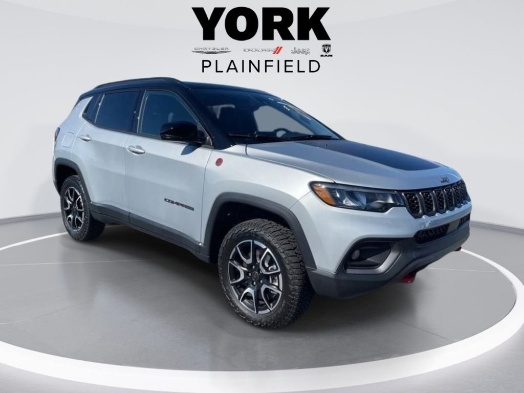 New 2026 Silver Zynith Metallic Clear-Coat Exterior Paint Jeep Trailhawk image 7
